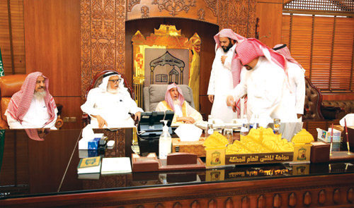 المفتي العام و«نائبه» يستقبلان المهنئين 