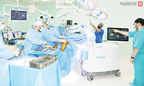 بتقنية الروبوت الجراحي وتكلَّلت بالنجاح 