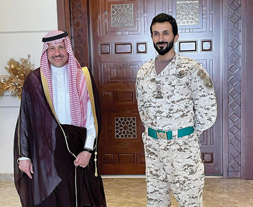 قائد الحرس الملكي البحريني يستقبل سفير المملكة 