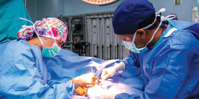 التخصصي يعالج انسداد الشرايين الطرفية بتقنية مبتكرة دون جراحة 