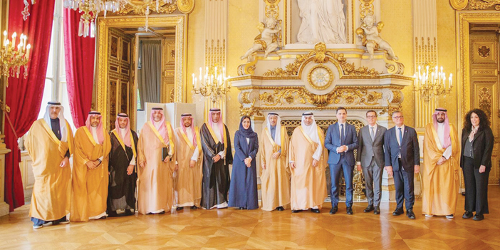 وزير الصحة خلال لقائه الوزير المفوض بالتجارة الخارجية الفرنسي