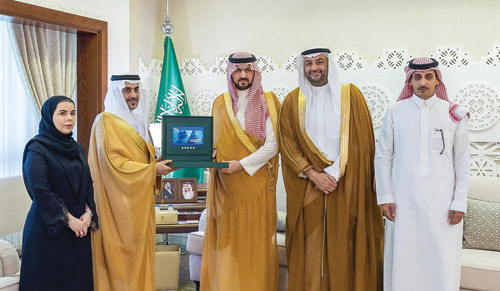  نائب أمير المنطقة الشرقية خلال استقباله نائب وزير البيئة