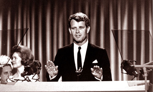 واشنطن تفرج عن آلاف الصفحات من سجلات اغتيال روبرت كينيدي 