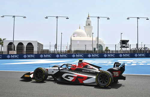 «كروفورد وتشامبرز» يتصدران التصفيات التأهيلية للفورمولا 