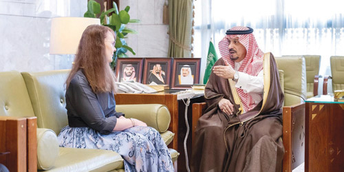 أمير منطقة الرياض مستقبلا القائم بالأعمال بالسفارة الأمريكية