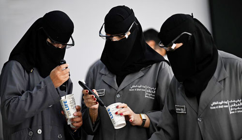 تمكين الإنتاج التراثي في بيت الحرفيين للورد الطــائفي 