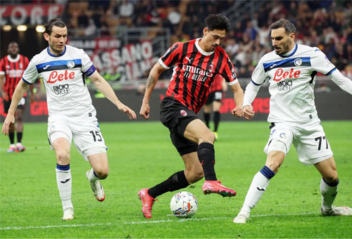 أتلانتا يعمّق جراح ميلان في الدوري الإيطالي 