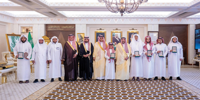  أمير منطقة القصيم يكرم يُكرم الفائزين بمسابقة القرآن الكريم الوزارية