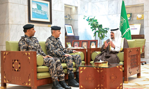 عزى الشيخ العثمان 