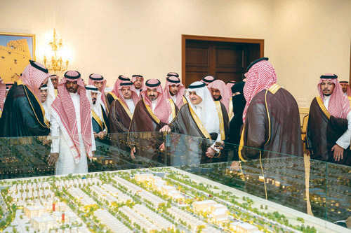 سموه خلال اطلاعه على المشاريع