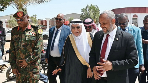 جانب من تدشين حملة العمليات الجراحية المجانية