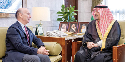 أمير منطقة الرياض يستقبل السفير الإسباني 