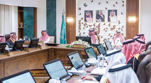 ترأس اجتماع المحافظين بالمنطقة 