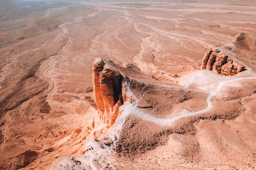 «حافة العالم».. جوهرة طبيعية على أطراف الرياض 