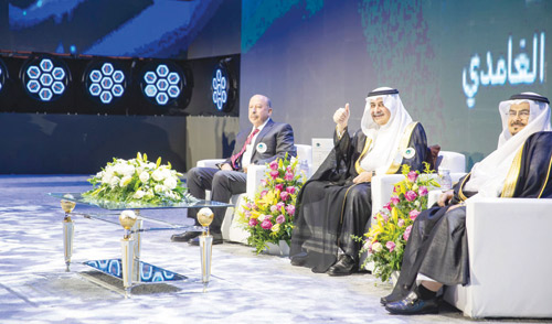 أمير منطقة تبوك يرعى طلبة البكالوريوس والماجستير بجامعة فهد بن سلطان 