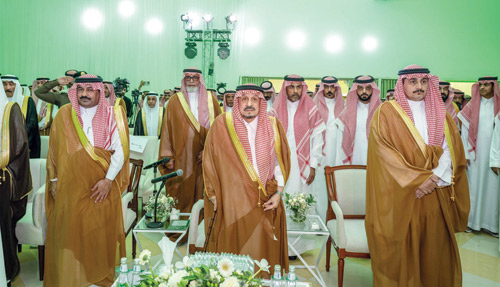 رعى حفل الأهالي.. وتخريج طلاب الجامعة 