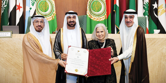 مجمع الملك سلمان العالمي للغة العربية يتسلم جائزة «عبدالعزيز سعود البابطين للإبداع في خدمة اللغة العربية» 