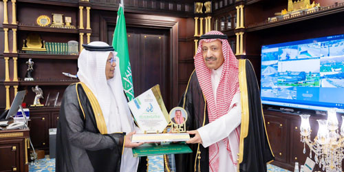 أمير الباحة يستقبل مدير فرع وزارة الرياضة 