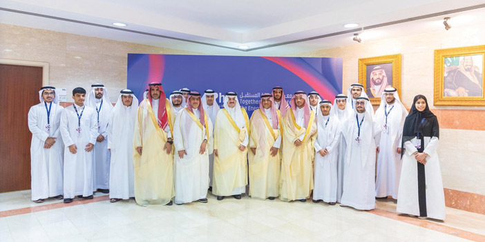  أمير المنطقة الشرقية خلال رعايته اختتام أولمبياد الفيزياء الآسيوي