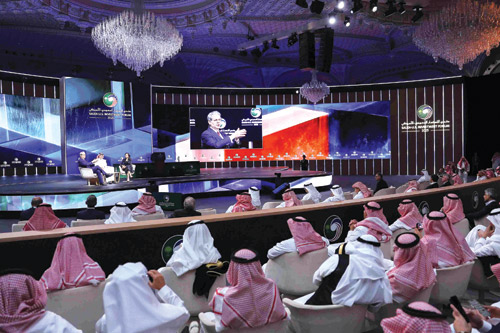  جانب من الجلسة الحوارية