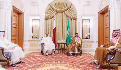  ولي العهد خلال لقائه أمير قطر