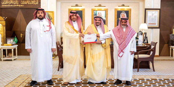 أمير منطقة القصيم يطلع على جهود فرع الهلال الأحمر 