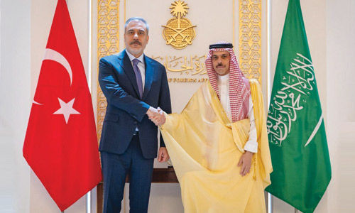 بحثا تكثيف آليات التعاون الثنائي في مختلف المجالات 