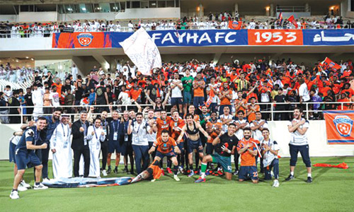  فرحة لاعبي الفيحاء مع الجماهير