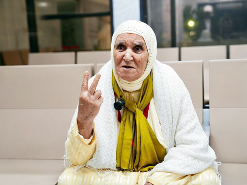 الحاجة منيرة المغربية: جدي حجّ على قدميه لمدة عامين.. وأنا أصل في ست ساعات 