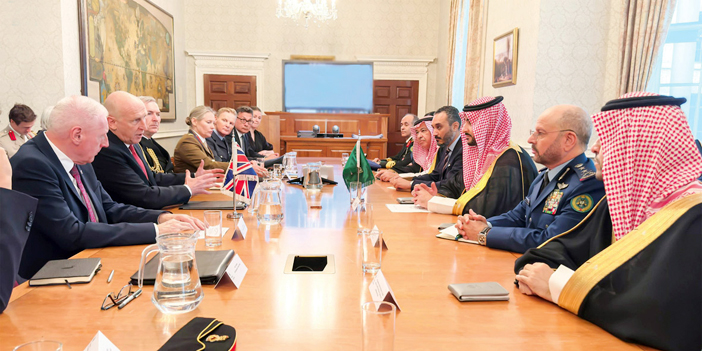 خلال لقاء موسع في لندن بحث المستجدات الإقليمية والدولية 