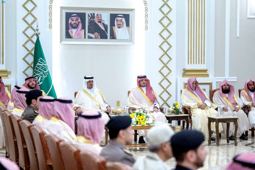 وزير الداخلية ينقل تحيات القيادة لأهالي منطقة مكة المكرمة 