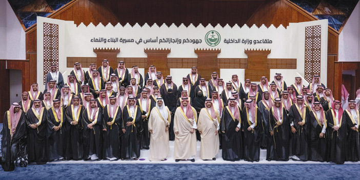 وزير الداخلية يلتقي متقاعدي قطاع وزارة الداخلية بمكة المكرمة 