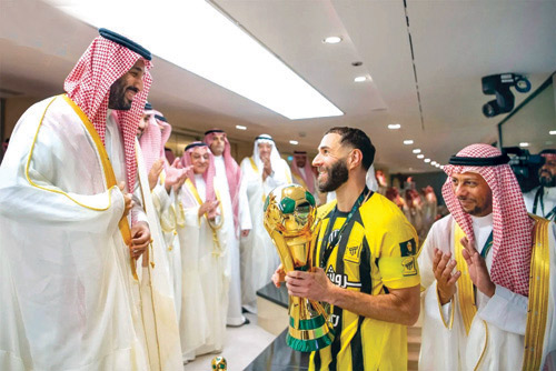 راعي المناسبة الكبير الأمير محمد بن سلمان يتوِّج الاتحاد بالكأس
