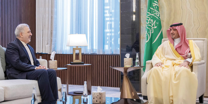 وزير الداخلية يستقبل السفير الإيراني 