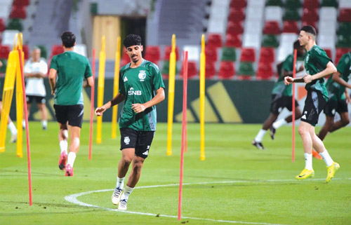 الأخضر يواصل تدريباته في الشرقية 