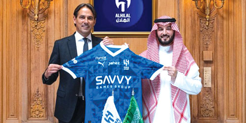  فهد بن نافل وإنزاغي بعد توقيع العقد