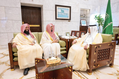 نائب أمير منطقة الرياض مستقبلا رئيس ومنسوبي المحكمة العامة