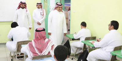 وكيل تعليم الرياض يطمئن على سير الاختبارات 