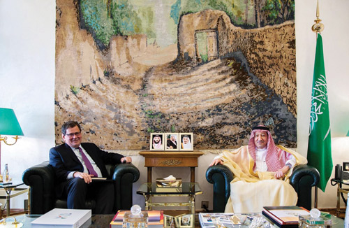 م. الخريجي مستقبلاً سفير المملكة المتحدة