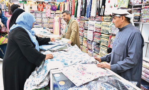 أسواق جدة التاريخية تشهد توافد الحجاج المغادرين لاقتناء الهدايا والتذكارات 