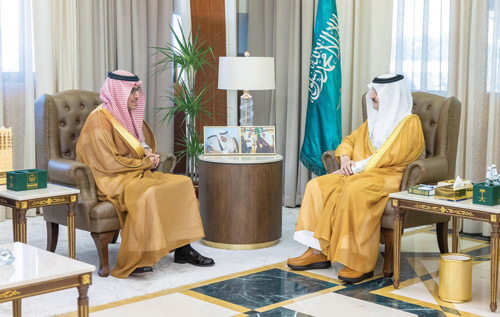  أمير المنطقة الشرقية يستقبل محافظ هيئة الزكاة