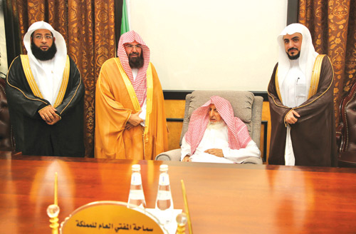 مفتي عام المملكة يستقبل السديس وأئمة الحرم 