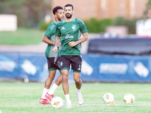 تدريبات مكثفة وغياب لاعبين للإصابة 