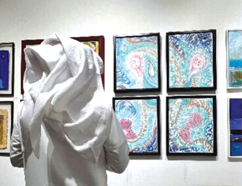 معارض اللوحات الصغيرة.. وثقافة الاقتناء الفني 