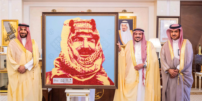  أمير منطقة القصيم مستقبلا محافظ عنيزة وفريق عمل مهرجان حياة الورد