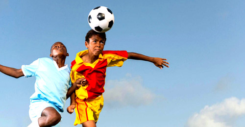 التحذير من تأثير ضربات الرأس في كرة القدم على الدماغ 