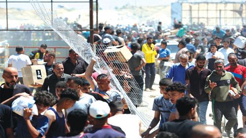 100 شهيد في قصف إسرائيلي على غزة.. أثناء استلام المساعدات 