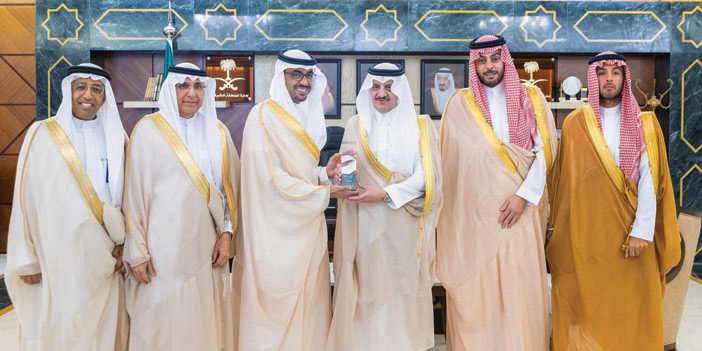  الأمير سعود بن نايف مستقبلاً رئيس وأعضاء مجلس إدارة غرفة الشرقية