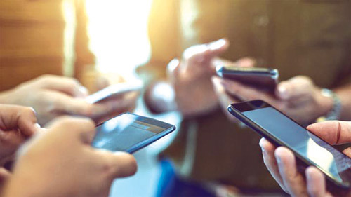 48 % من المستخدمين يقضون أكثر من 7 ساعات يوميًا على الإنترنت 