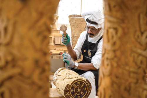 النقش النجدي يُجسد العمق الثقافي ويُلهم الأجيال 